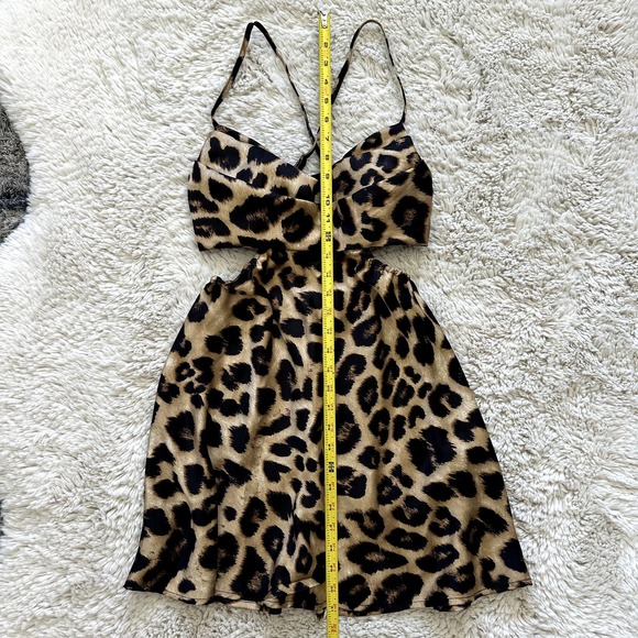 *NWOT* Baby Doll Padded Cheetah Print Cut Out Dress W/ Adjustable Straps Sz Sml - Picture 2 of 6